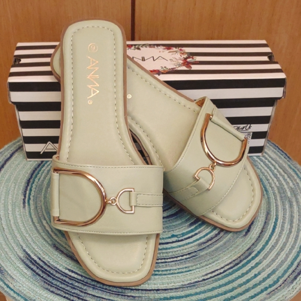 NWOT SZ 9 Mint Green  Slide Sandals By Anna